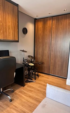 Apartamento à venda com 234m², 4 quartos e 4 vagas Apartamento à venda com 234m², 4 quartos e 4 vagasEscritório