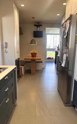 Apartamento à venda com 234m², 4 quartos e 4 vagas Apartamento à venda com 234m², 4 quartos e 4 vagasCozinha