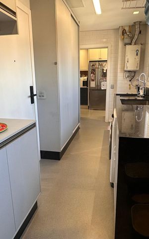 Apartamento à venda com 234m², 4 quartos e 4 vagas Apartamento à venda com 234m², 4 quartos e 4 vagasCozinha
