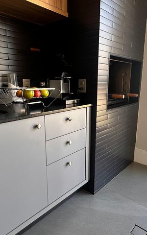 Apartamento à venda com 234m², 4 quartos e 4 vagas Apartamento à venda com 234m², 4 quartos e 4 vagasCozinha