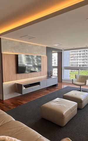 Apartamento à venda com 234m², 4 quartos e 4 vagas Apartamento à venda com 234m², 4 quartos e 4 vagasSala
