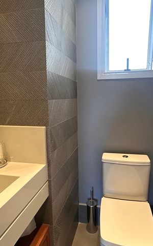 Apartamento à venda com 234m², 4 quartos e 4 vagas Apartamento à venda com 234m², 4 quartos e 4 vagasLavabo