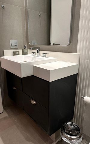 Apartamento à venda com 234m², 4 quartos e 4 vagas Apartamento à venda com 234m², 4 quartos e 4 vagasBanheiro social