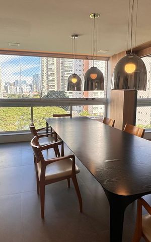 Apartamento à venda com 234m², 4 quartos e 4 vagas Apartamento à venda com 234m², 4 quartos e 4 vagasVaranda da Sala
