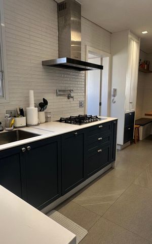 Apartamento à venda com 234m², 4 quartos e 4 vagas Apartamento à venda com 234m², 4 quartos e 4 vagasCozinha