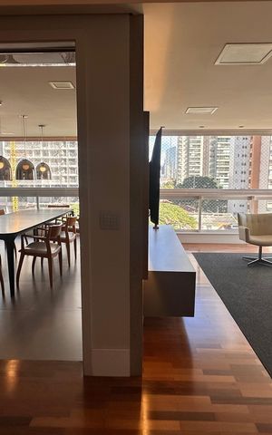 Apartamento à venda com 234m², 4 quartos e 4 vagas Apartamento à venda com 234m², 4 quartos e 4 vagasSala