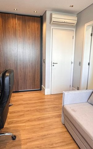 Apartamento à venda com 234m², 4 quartos e 4 vagas Apartamento à venda com 234m², 4 quartos e 4 vagasEscritório