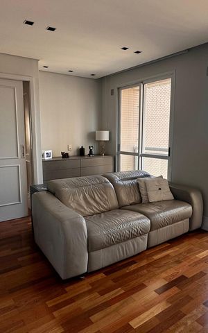Apartamento à venda com 234m², 4 quartos e 4 vagas Apartamento à venda com 234m², 4 quartos e 4 vagasSala 2