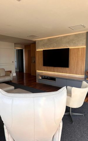 Apartamento à venda com 234m², 4 quartos e 4 vagas Apartamento à venda com 234m², 4 quartos e 4 vagasSala