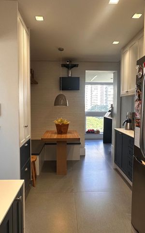 Apartamento à venda com 234m², 4 quartos e 4 vagas Apartamento à venda com 234m², 4 quartos e 4 vagasCozinha