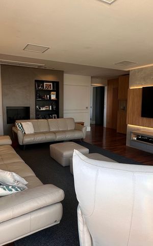 Apartamento à venda com 234m², 4 quartos e 4 vagas Apartamento à venda com 234m², 4 quartos e 4 vagasSala
