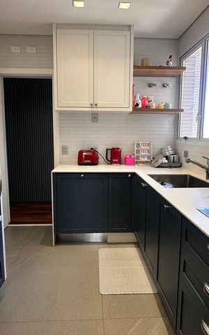 Apartamento à venda com 234m², 4 quartos e 4 vagas Apartamento à venda com 234m², 4 quartos e 4 vagasCozinha