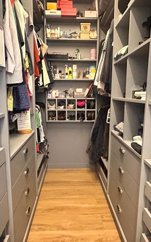 Apartamento à venda com 234m², 4 quartos e 4 vagas Apartamento à venda com 234m², 4 quartos e 4 vagasCloset da Suíte 3