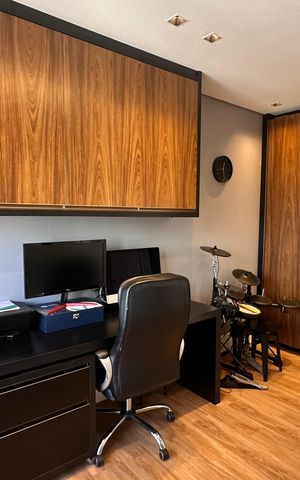 Apartamento à venda com 234m², 4 quartos e 4 vagas Apartamento à venda com 234m², 4 quartos e 4 vagasEscritório