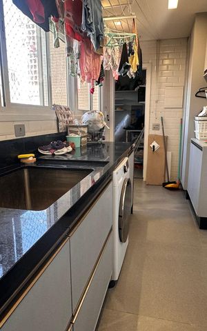 Apartamento à venda com 234m², 4 quartos e 4 vagas Apartamento à venda com 234m², 4 quartos e 4 vagasÁrea de serviço