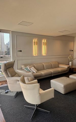 Apartamento à venda com 234m², 4 quartos e 4 vagas Apartamento à venda com 234m², 4 quartos e 4 vagasSala