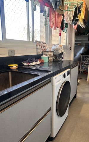 Apartamento à venda com 234m², 4 quartos e 4 vagas Apartamento à venda com 234m², 4 quartos e 4 vagasÁrea de serviço