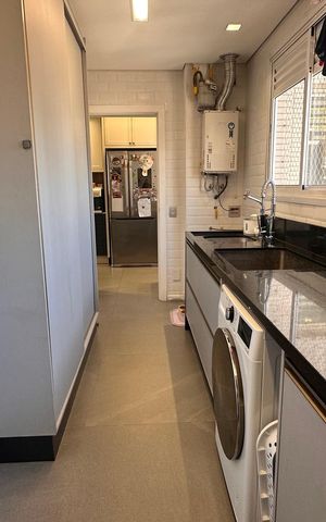 Apartamento à venda com 234m², 4 quartos e 4 vagas Apartamento à venda com 234m², 4 quartos e 4 vagasÁrea de serviço