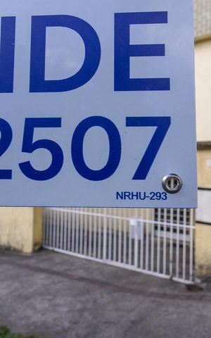 Apartamento à venda com 64m², 2 quartos e sem vaga Apartamento à venda com 64m², 2 quartos e sem vagaPlaca QuintoAndar NRHU-293