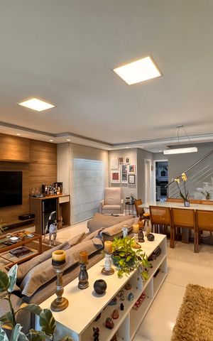 Casa de condomínio à venda com 340m², 4 quartos e 3 vagas Casa de condomínio à venda com 340m², 4 quartos e 3 vagasSala