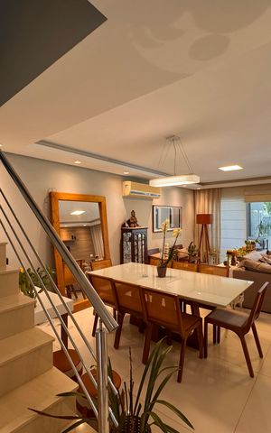 Casa de condomínio à venda com 340m², 4 quartos e 3 vagas Casa de condomínio à venda com 340m², 4 quartos e 3 vagasSala