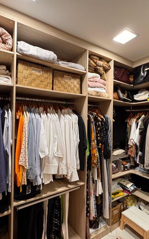 Casa de condomínio à venda com 340m², 4 quartos e 3 vagas Casa de condomínio à venda com 340m², 4 quartos e 3 vagasSuíte 3 (Master) - Closet