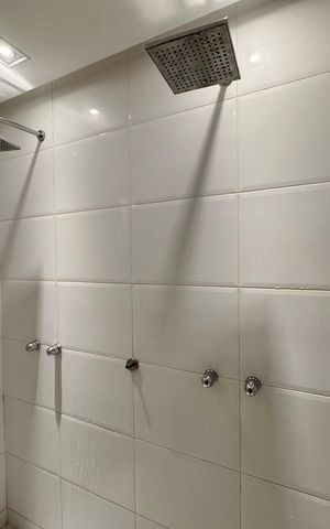 Casa de condomínio à venda com 340m², 4 quartos e 3 vagas Casa de condomínio à venda com 340m², 4 quartos e 3 vagasSuíte 3 (Master) - Banheiro