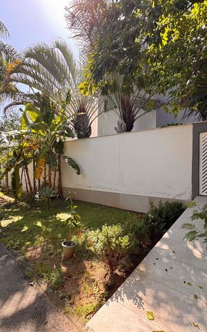 Casa de condomínio à venda com 340m², 4 quartos e 3 vagas Casa de condomínio à venda com 340m², 4 quartos e 3 vagasÁrea comum