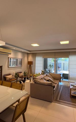 Casa de condomínio à venda com 340m², 4 quartos e 3 vagas Casa de condomínio à venda com 340m², 4 quartos e 3 vagasSala