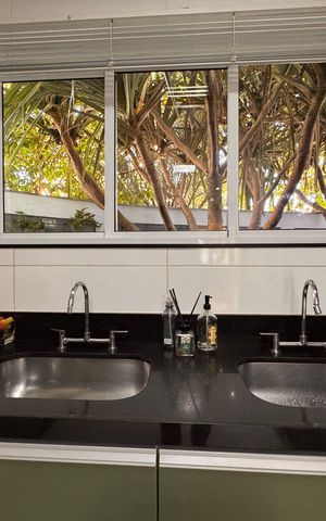 Casa de condomínio à venda com 340m², 4 quartos e 3 vagas Casa de condomínio à venda com 340m², 4 quartos e 3 vagasCozinha