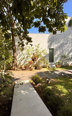 Casa de condomínio à venda com 340m², 4 quartos e 3 vagas Casa de condomínio à venda com 340m², 4 quartos e 3 vagasÁrea comum
