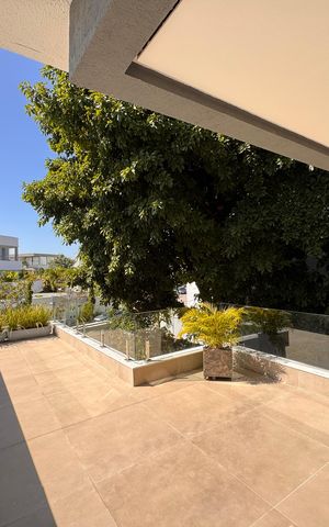 Casa de condomínio à venda com 340m², 4 quartos e 3 vagas Casa de condomínio à venda com 340m², 4 quartos e 3 vagasSuíte 3 (Master) - Varanda