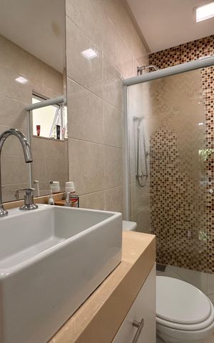 Casa de condomínio à venda com 340m², 4 quartos e 3 vagas Casa de condomínio à venda com 340m², 4 quartos e 3 vagasSuíte 2 - Banheiro