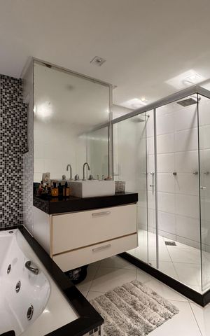 Casa de condomínio à venda com 340m², 4 quartos e 3 vagas Casa de condomínio à venda com 340m², 4 quartos e 3 vagasSuíte 3 (Master) - Banheiro