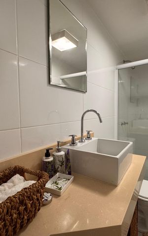 Casa de condomínio à venda com 340m², 4 quartos e 3 vagas Casa de condomínio à venda com 340m², 4 quartos e 3 vagasBanheiro Social