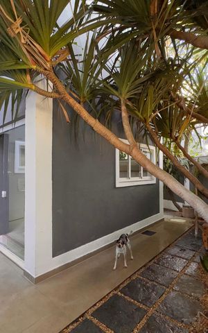 Casa de condomínio à venda com 340m², 4 quartos e 3 vagas Casa de condomínio à venda com 340m², 4 quartos e 3 vagasÁrea externa