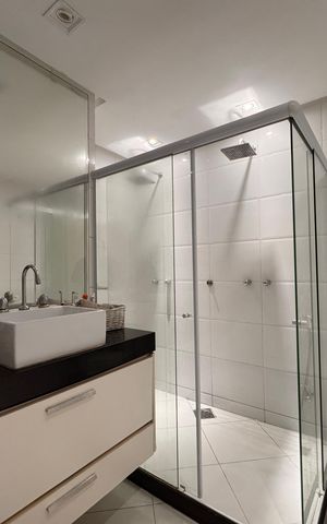 Casa de condomínio à venda com 340m², 4 quartos e 3 vagas Casa de condomínio à venda com 340m², 4 quartos e 3 vagasSuíte 3 (Master) - Banheiro