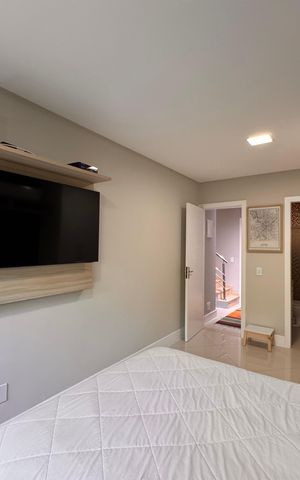 Casa de condomínio à venda com 340m², 4 quartos e 3 vagas Casa de condomínio à venda com 340m², 4 quartos e 3 vagasSuíte 2