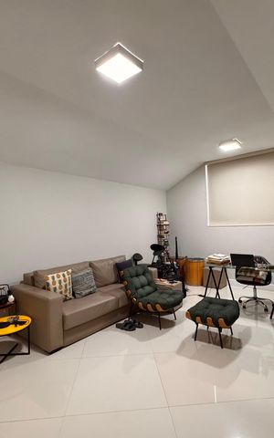 Casa de condomínio à venda com 340m², 4 quartos e 3 vagas Casa de condomínio à venda com 340m², 4 quartos e 3 vagasSala de TV