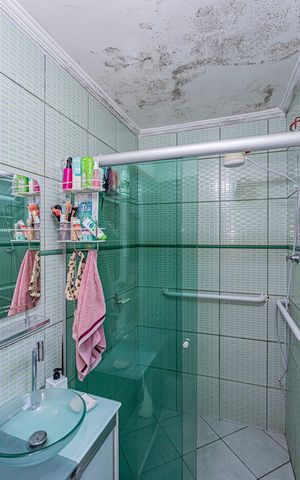 Casa à venda com 161m², 4 quartos e 2 vagas Casa à venda com 161m², 4 quartos e 2 vagasBanheiro