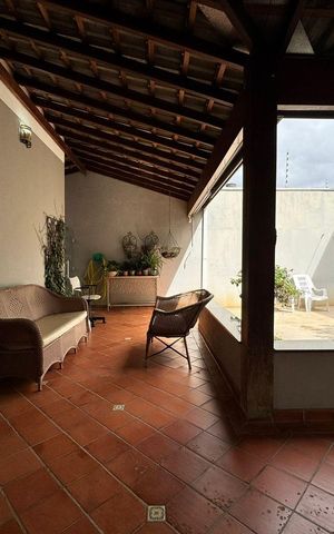Casa à venda com 185m², 3 quartos e 4 vagasÁrea externa