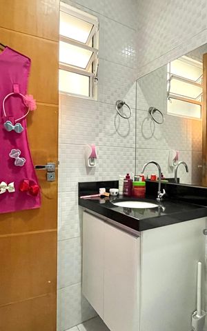 Casa à venda com 150m², 3 quartos e 2 vagas Casa à venda com 150m², 3 quartos e 2 vagasBanheiro da Suíte 2
