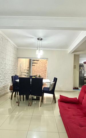 Casa à venda com 150m², 3 quartos e 2 vagas Casa à venda com 150m², 3 quartos e 2 vagasSala