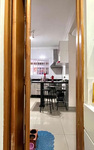 Casa à venda com 150m², 3 quartos e 2 vagas Casa à venda com 150m², 3 quartos e 2 vagasLavabo