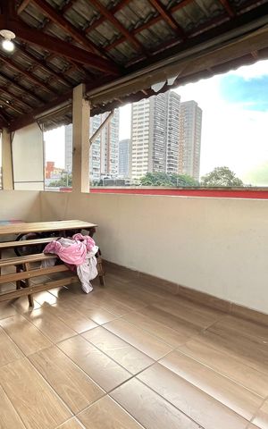 Casa à venda com 150m², 3 quartos e 2 vagas Casa à venda com 150m², 3 quartos e 2 vagasÁrea externa