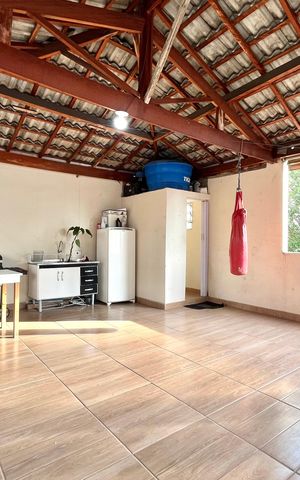 Casa à venda com 150m², 3 quartos e 2 vagas Casa à venda com 150m², 3 quartos e 2 vagasÁrea externa