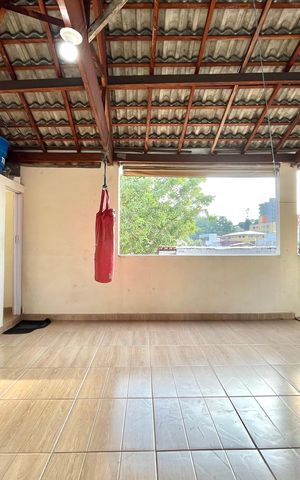 Casa à venda com 150m², 3 quartos e 2 vagas Casa à venda com 150m², 3 quartos e 2 vagasÁrea externa