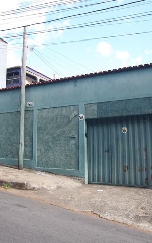 Casa à venda com 350m², 4 quartos e 14 vagasFachada