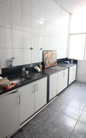 Casa à venda com 350m², 4 quartos e 14 vagasCozinha