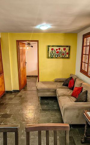 Casa à venda com 105m², 4 quartos e 2 vagas Casa à venda com 105m², 4 quartos e 2 vagasSala